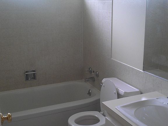 5th image of 2015 105th Ave NE