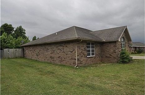 3rd image of 1016 E Green Acres Dr