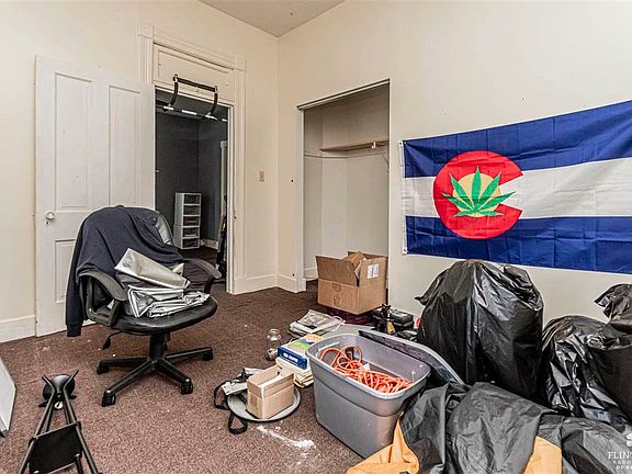 5th image of 640 W 11th St