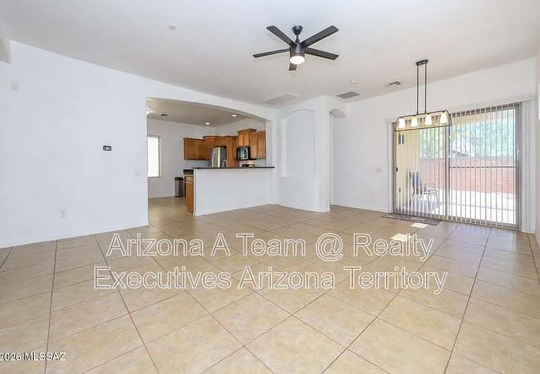 10401 E Yew Pl — Photo 5