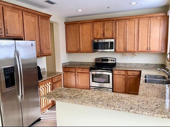 3rd image of 590 Amador Ln
