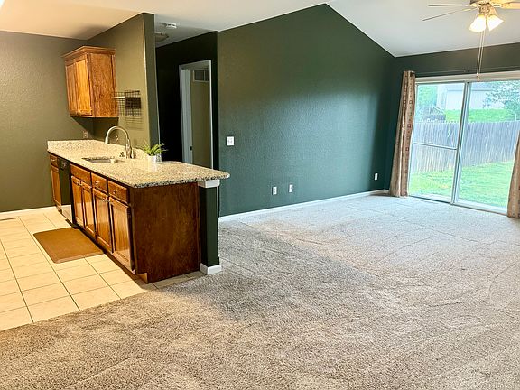 2nd image of 1547 Legend Trail Dr Unit B