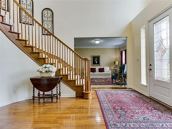 4th image of 135 Lake Trail Dr