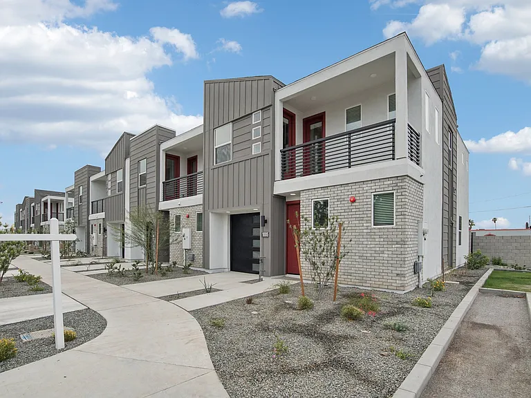 Pasadena Townhomes — Photo 3