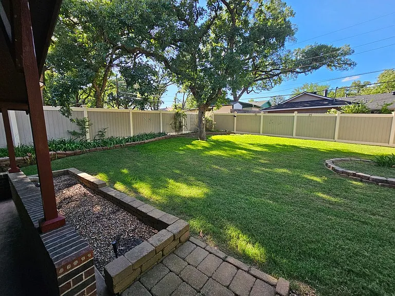 405 Atkerson Ln — Photo 31
