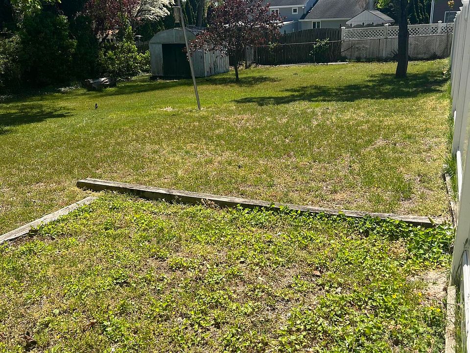 2nd image of 19 Fairway Dr