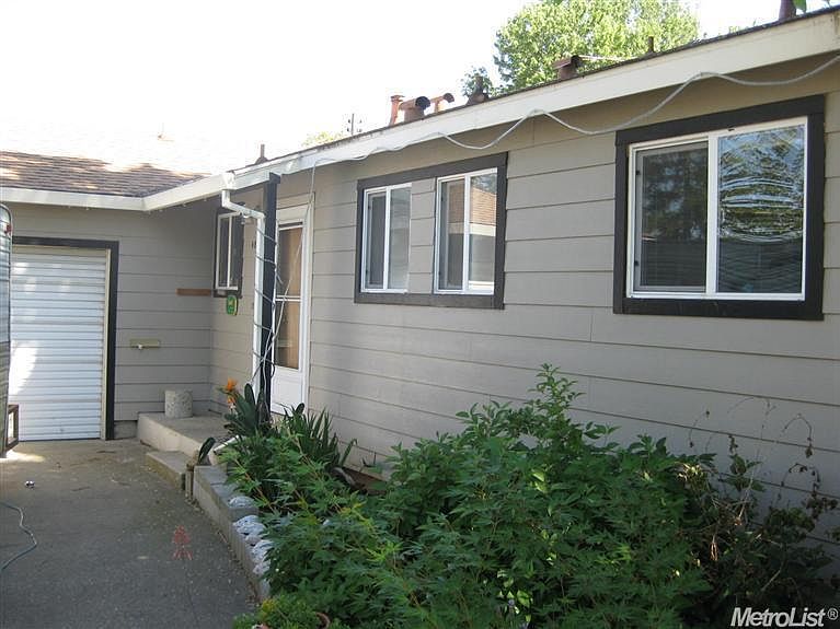 2nd image of 4884 Toronto Way