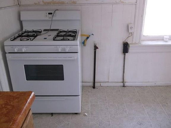 3rd image of 4207 Beachwood Ave