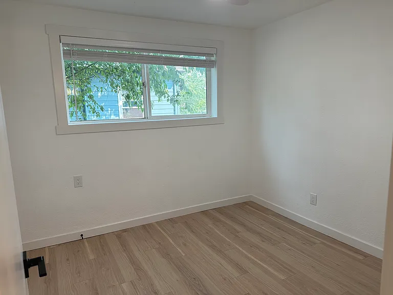 8540 SE 19th Ave — Photo 13
