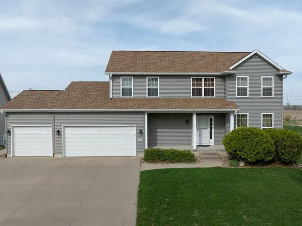 7915 Sandhurst Dr NW, Cedar Rapids, IA 52405