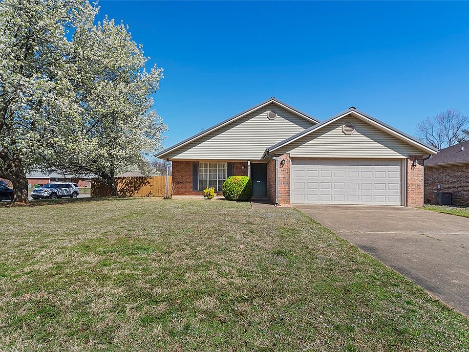 1st image of 1706 Lawrence Ave