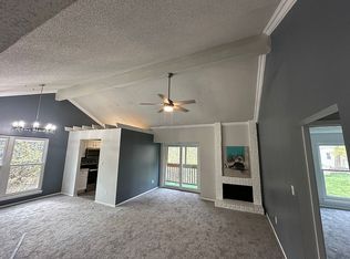 8268 NW Barrybrooke Dr, Kansas City, MO 64151