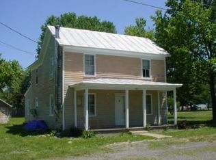 206 8th St, Grottoes, VA 24441