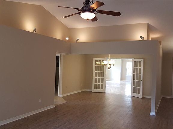 4th image of 2201 Valle Escondido Dr
