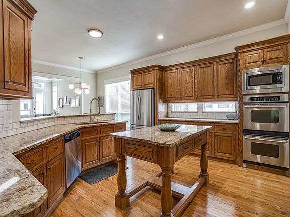 3rd image of 6027 Belmont Ave