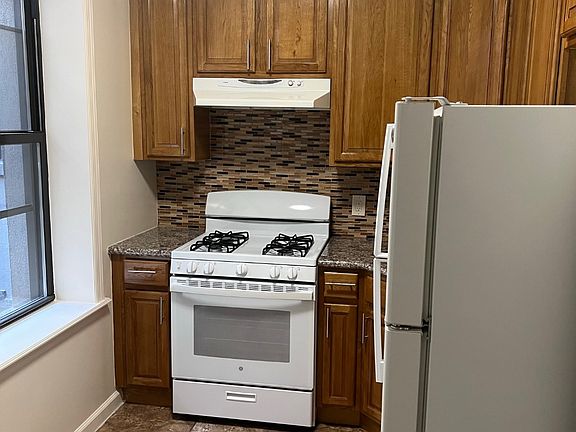 3rd image of 37 Bay Pkwy #26-B1