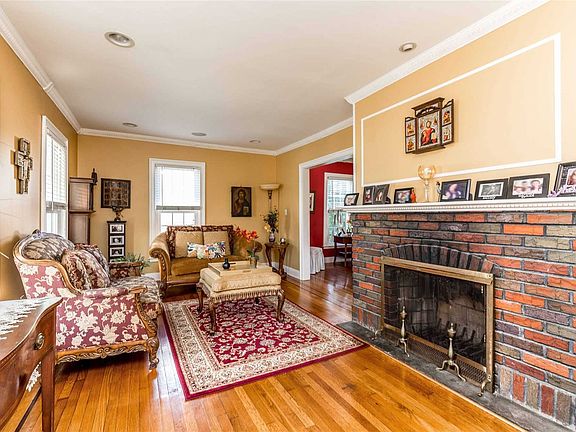 4th image of 842 Thomas Ave