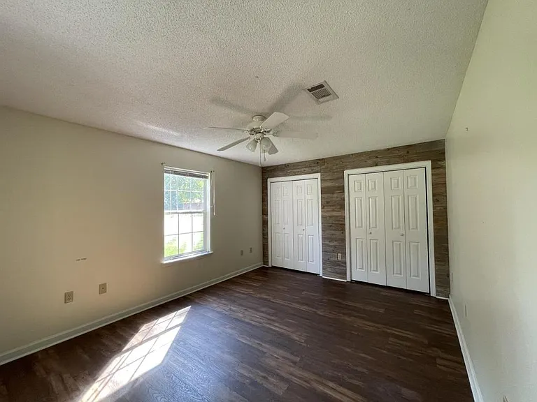 105 Houston Dr — Photo 10