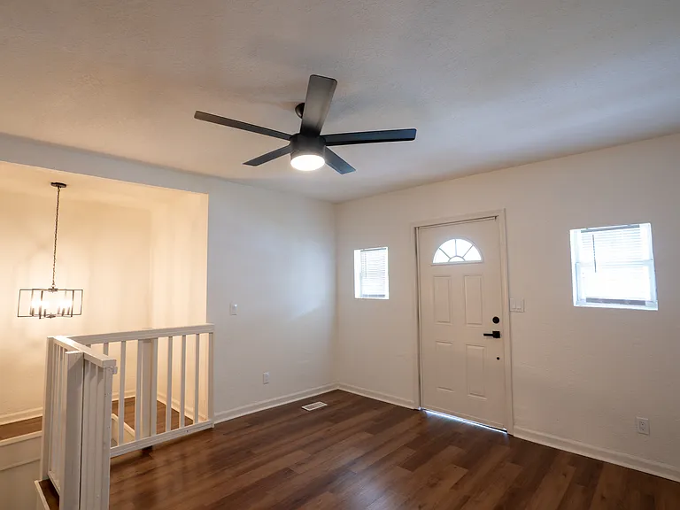 641 Sandusky Ave — Photo 3