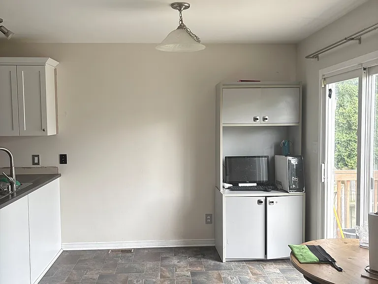 968 Bluffwood Ave — Photo 4