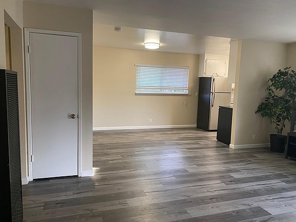 4th image of 939 Villa Ave APT 3