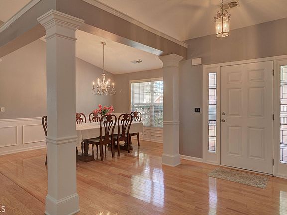 4th image of 327 Southgate Dr