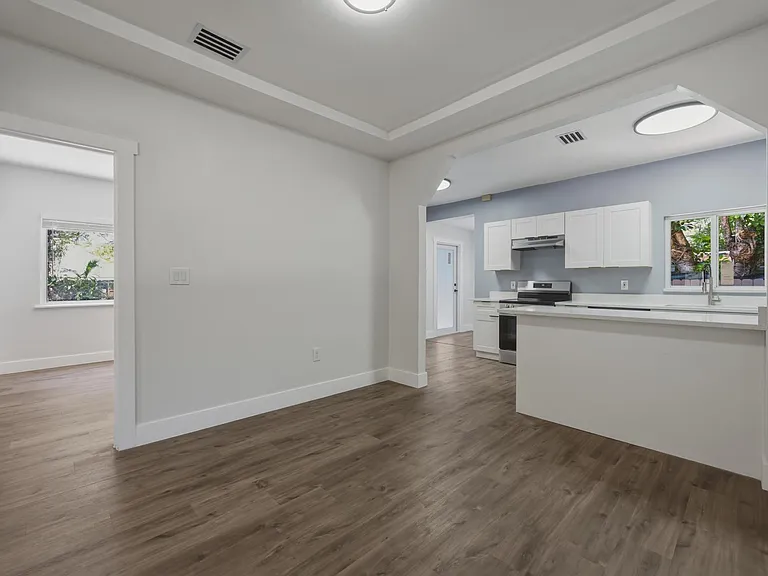 12980 NE 10th Ave — Photo 12