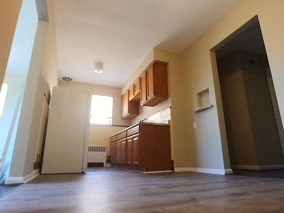 3rd image of 2296 Westwood Northern Blvd APT 4