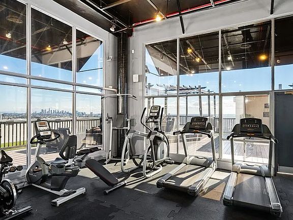 4th image of 7250 Franklin Ave #512A