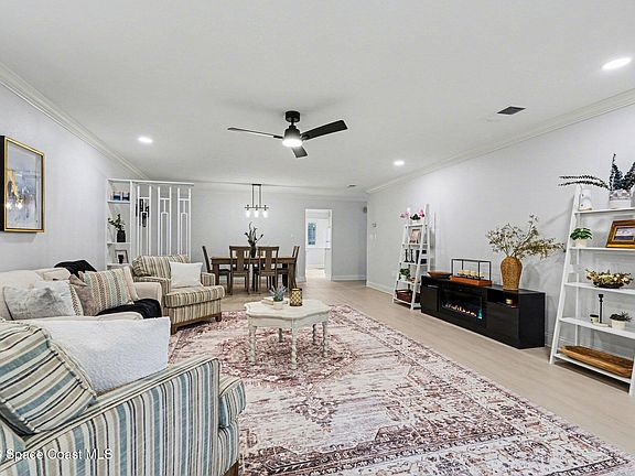 5th image of 255 Country Club Dr