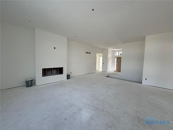 4th image of 9842 Featherwood Ln