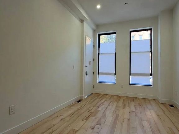 4th image of 906A Lafayette Ave #1