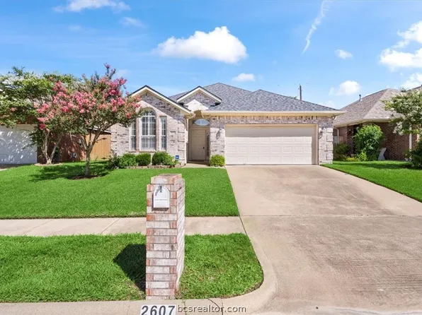 2607 Trophy Dr, Bryan, TX 77802