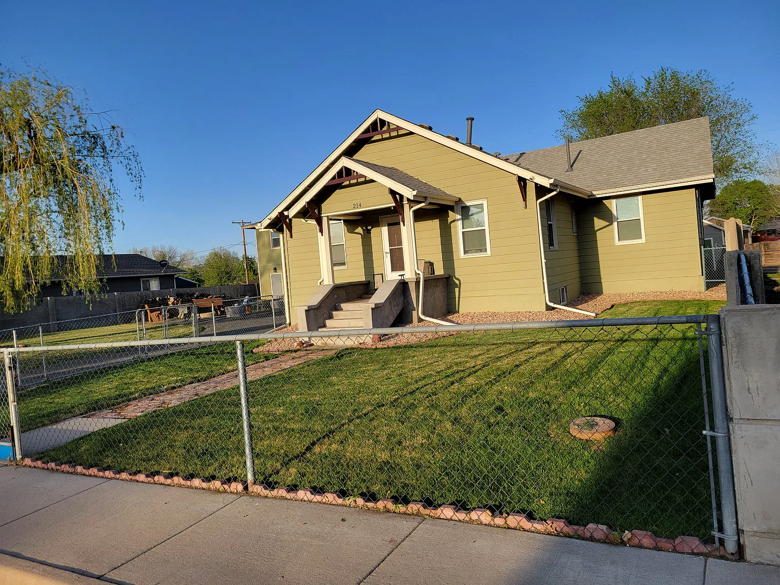 3 bed, 1200 sqft, $2,100 — Photo 1