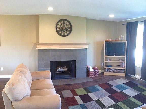 4th image of 830 Manzanal St NE