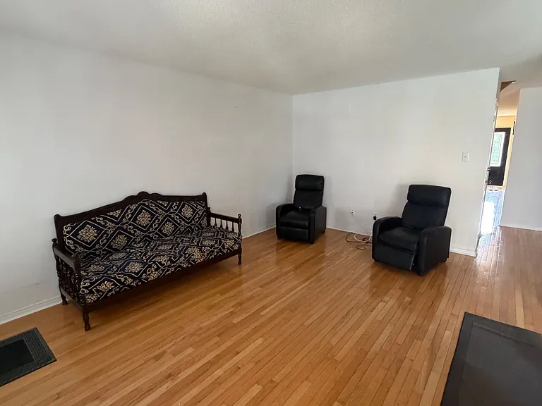 127 Brisdale Dr — Photo 7
