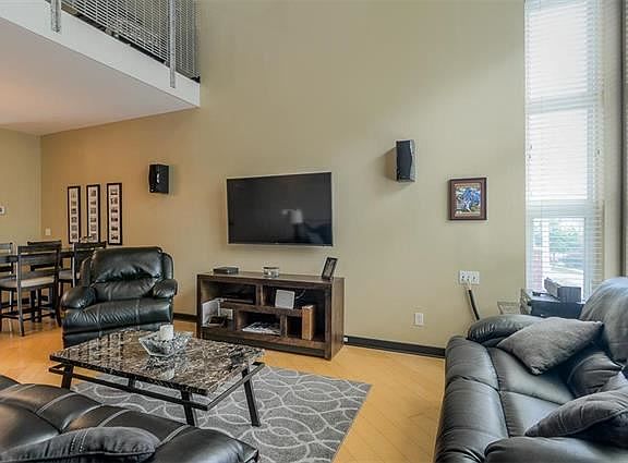 4th image of 3987 Pennsylvania Ave #3987