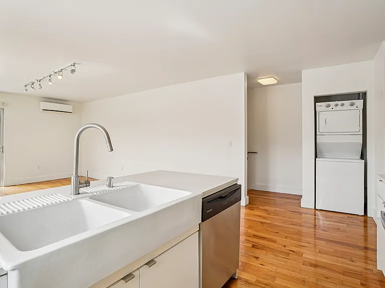 1008 N New Hampshire Ave #1006-1/2 — Photo 16
