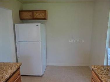 5th image of 821 E Flag Ln