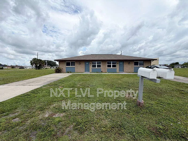 1005 NE 8th Ter