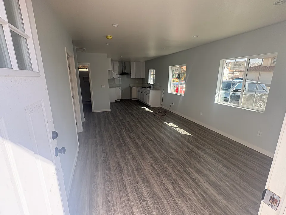 419 East St #J9