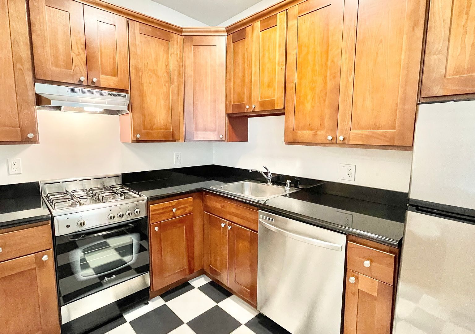 1348 Sacramento St APT 5 - Image 5