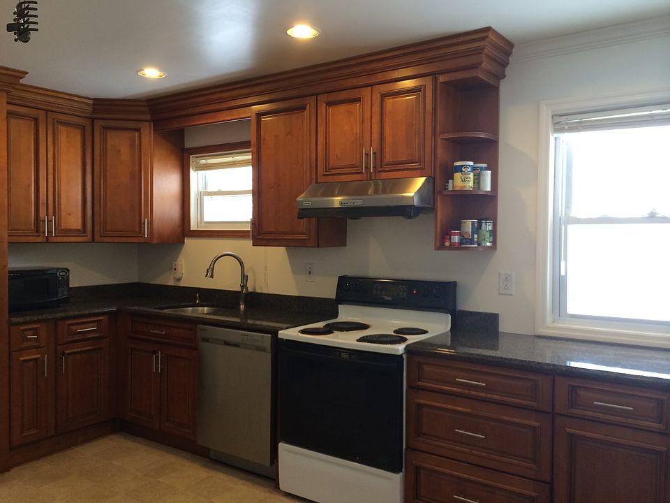 2nd image of 10 Rachlin Ln