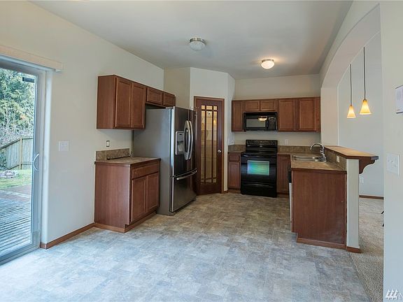 4th image of 8533 83rd St NE