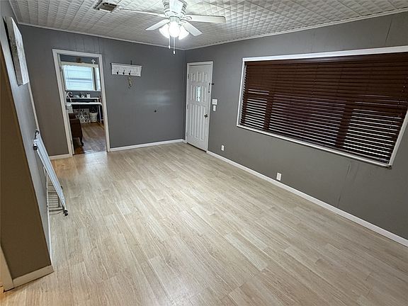 4th image of 204 Bluffview Dr