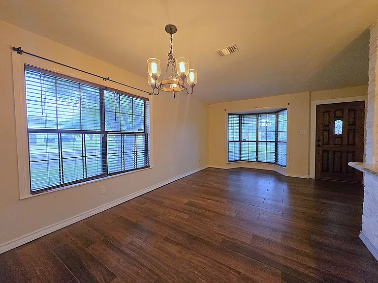 126 La Silla Dr — Photo 2