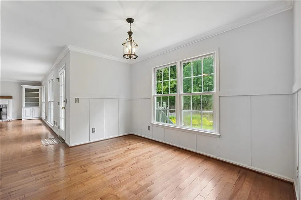 6 bed, 4.5 bath, 4028 sqft, $5,500 — Photo 4