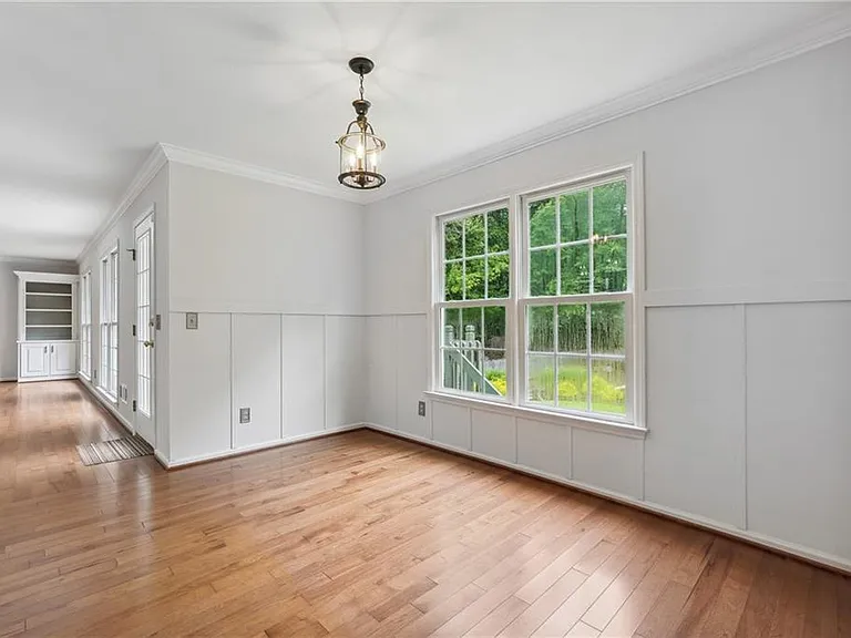 2565 Chestea Dr NE — Photo 4