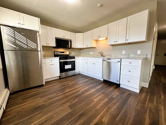 5th image of 927 Elm St APT 2