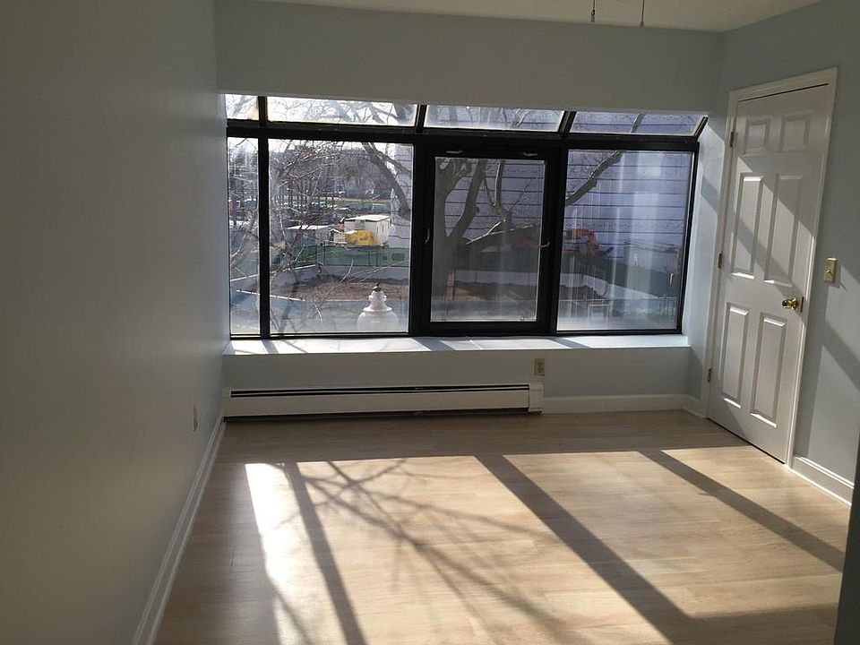 2nd image of 855 Cambridge St APT 1